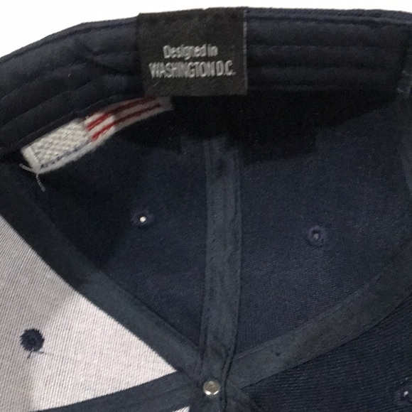 TRUMP 2020 Hat - Picture 3 of 5